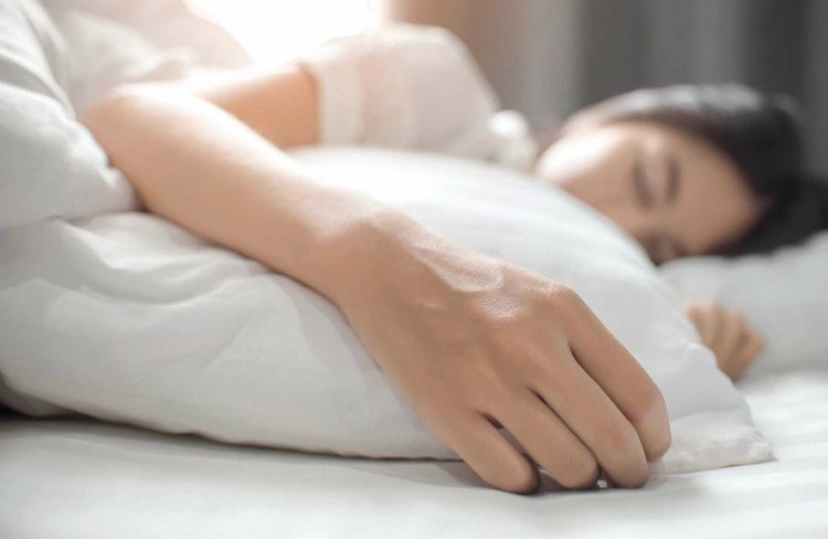 TẠI SAO KHI NGỦ LẠI BỊ TÊ BÌ CHÂN TAY?