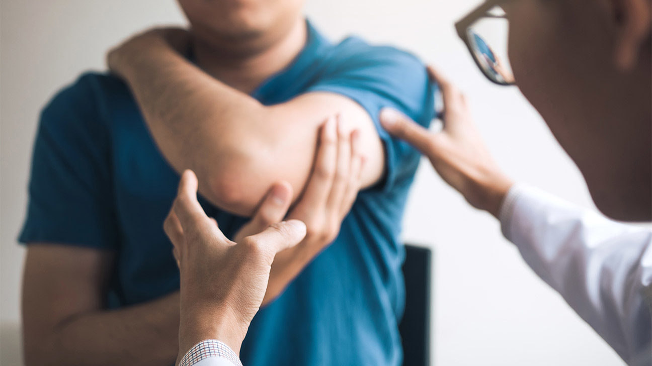 VIÊM KHỚP KHUỶU TAY CÓ NGUY HIỂM KHÔNG?